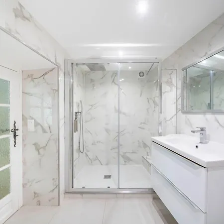 Brand New One Bedroom Heart Of Апартаменты *