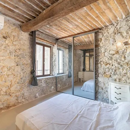 Апартаменты Brand New One Bedroom Heart Of *